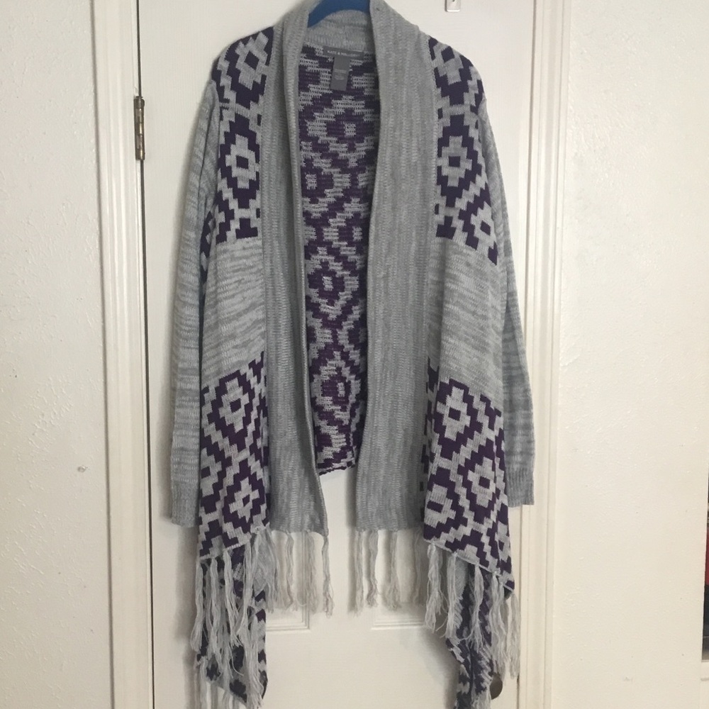NWOT Kate & Mallory Gray and Purple Geometric Cardigan Shrug